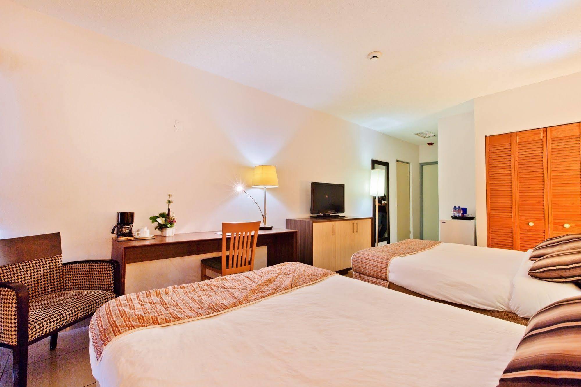 Queens Hotel Paramaribo Eksteriør billede